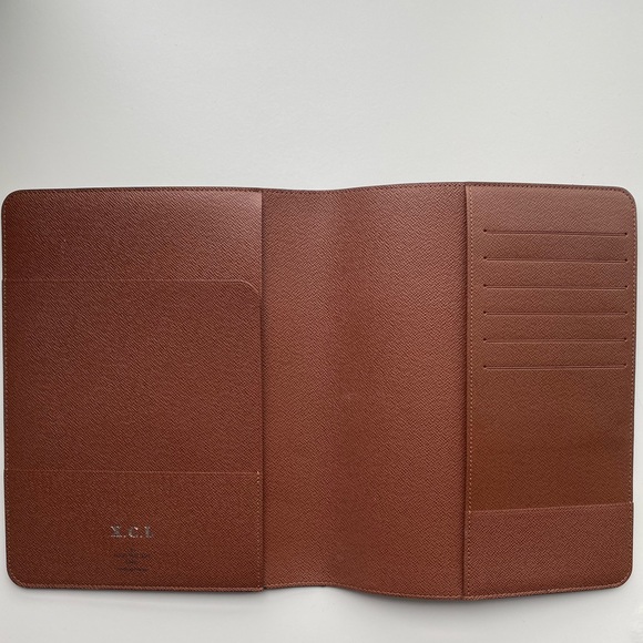 Brand New Louis Vuitton Desk Agenda Cover in Monogram - Picture 3 of 6